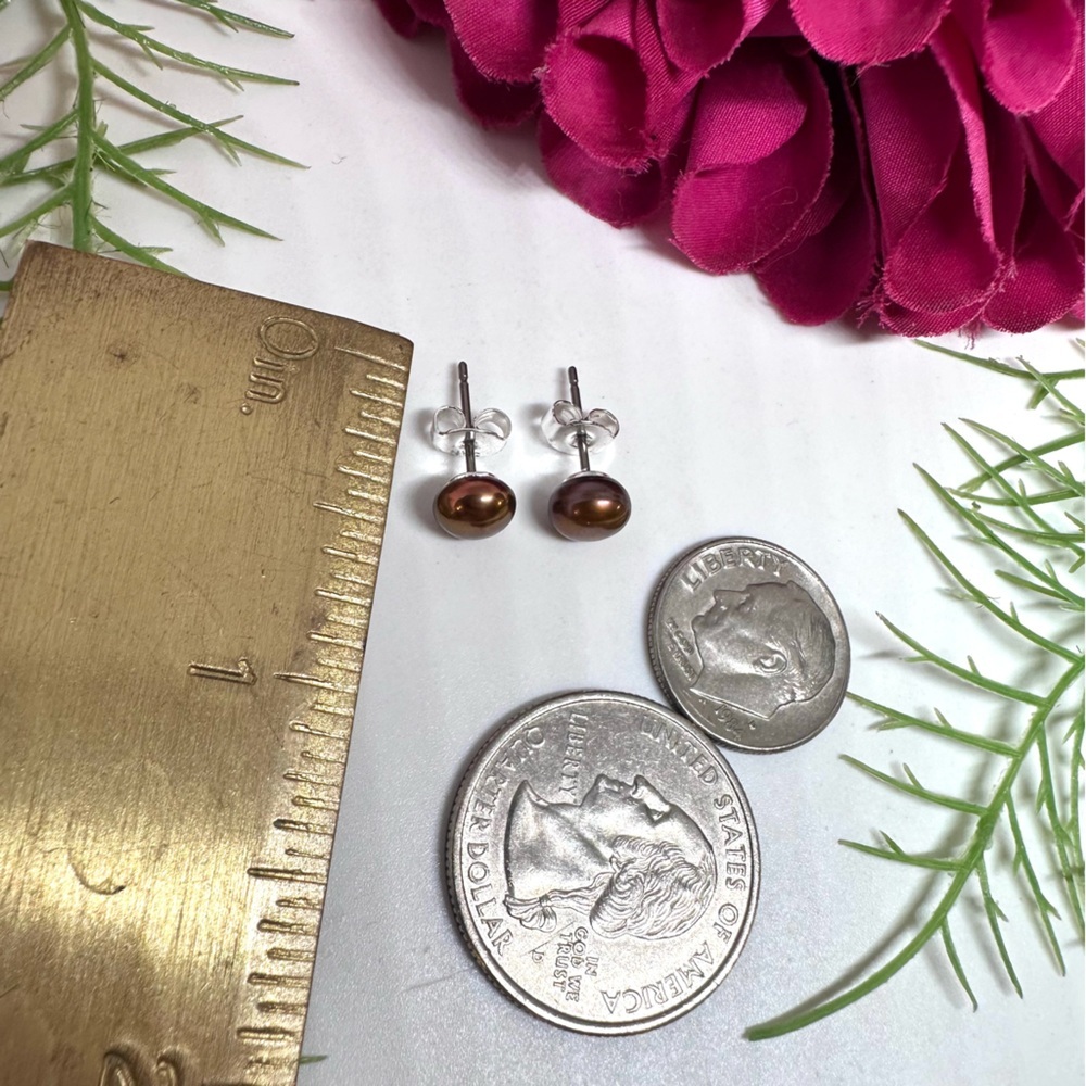 NEW⚜️Freshwater Cocoa Pearl Stud Earrings - Picture 6 of 8